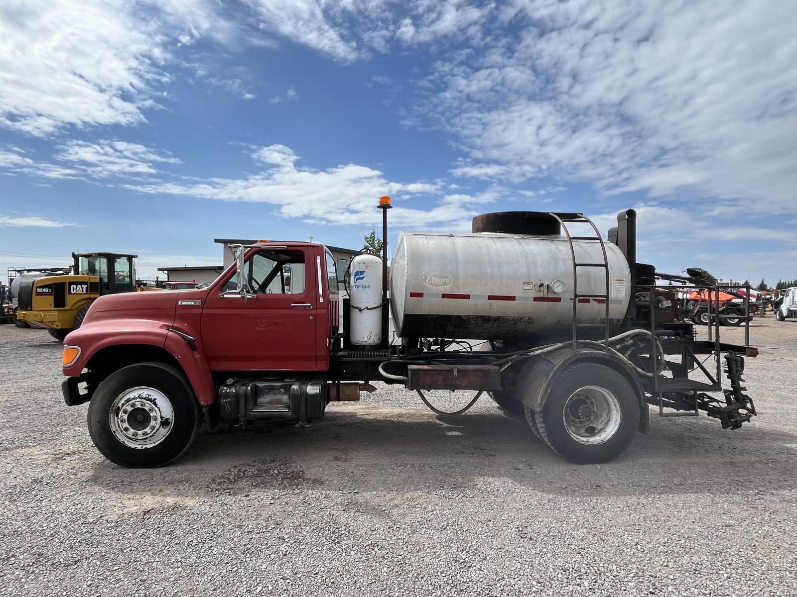 CAMION PETROLIZADOR ETNYRE MU10TRK